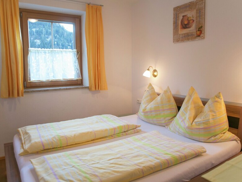 Luxurious Mansion In S�ll Near Forest