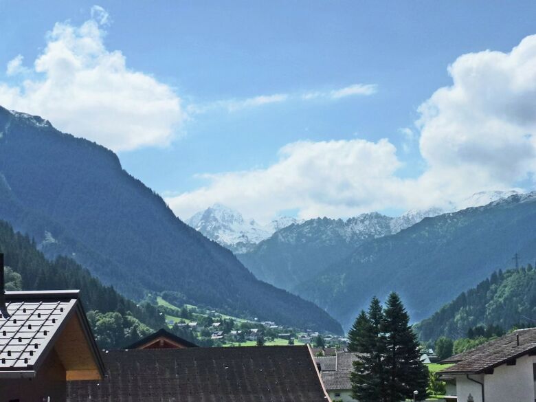Lovely Apartment In Gortipohl With Sunlit Balcony