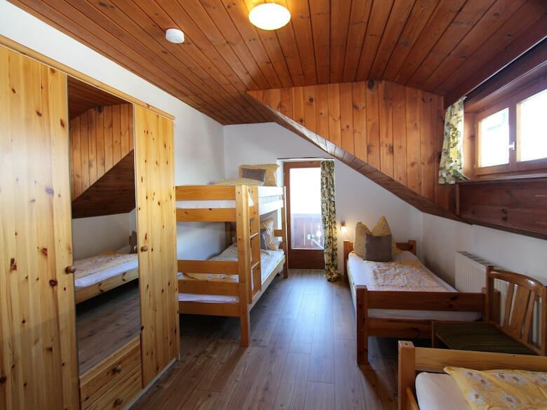 Spacious Holiday Home In Pfaffenberg With Garden