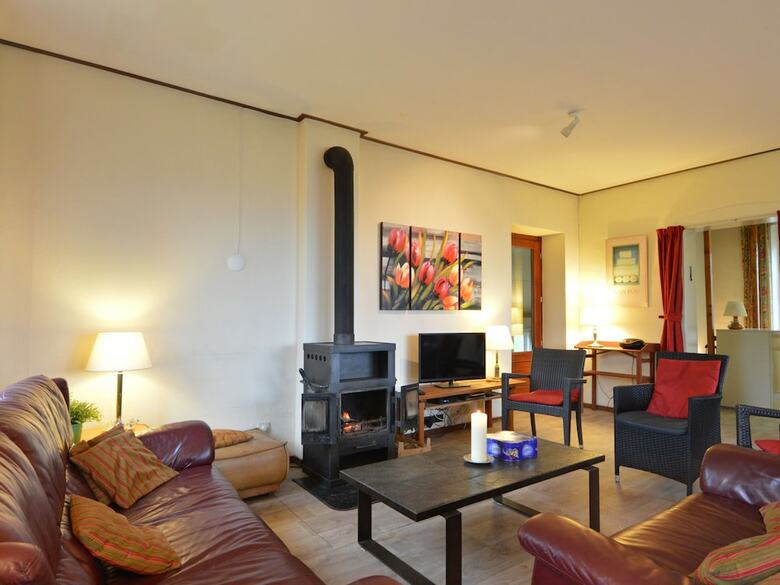 Detached Group House, Quietly Located With Garden And Separate Entrances