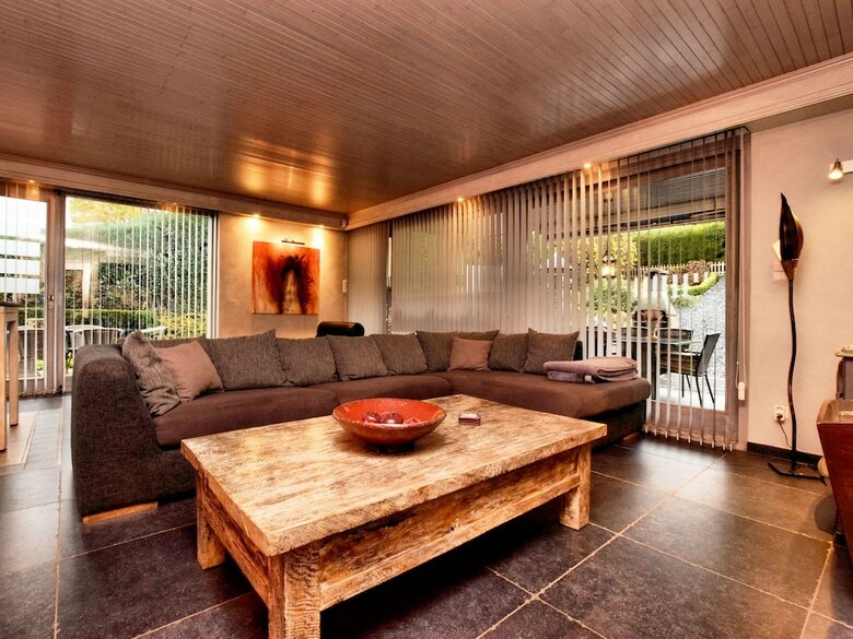 Luxurious Holiday Home With Jacuzzi And Sauna In Houffalize