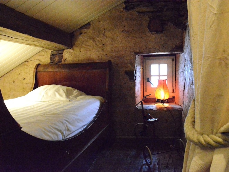 Cozy Holiday Home In Bi�vre With Pond