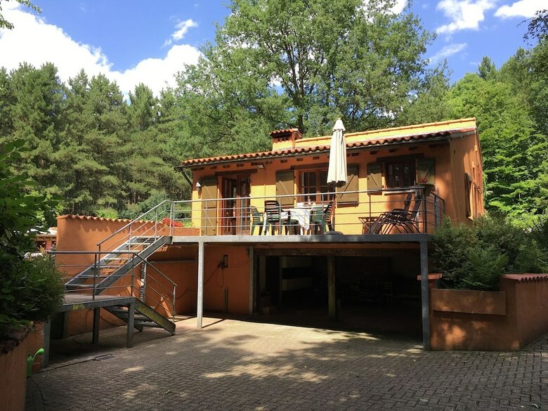 Cosy And Snug Holiday Home With Joint Swimming Pool