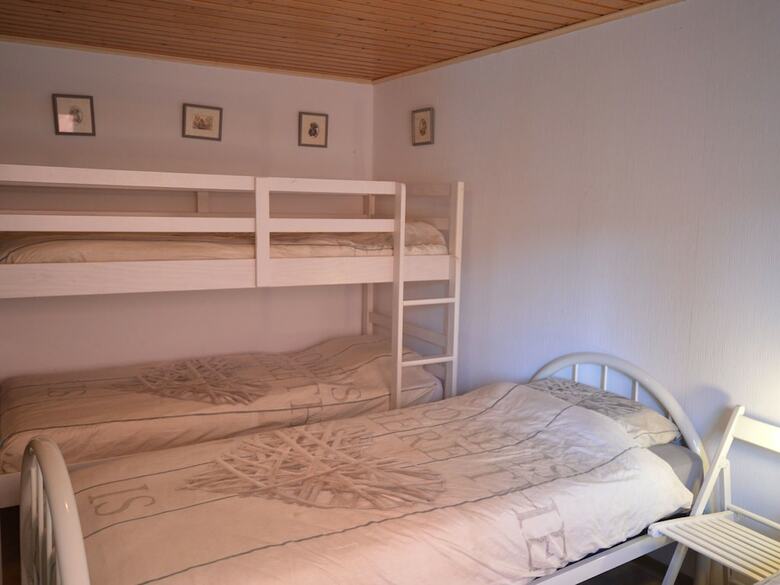 Comfy Holiday Home In Veldenz With Parking