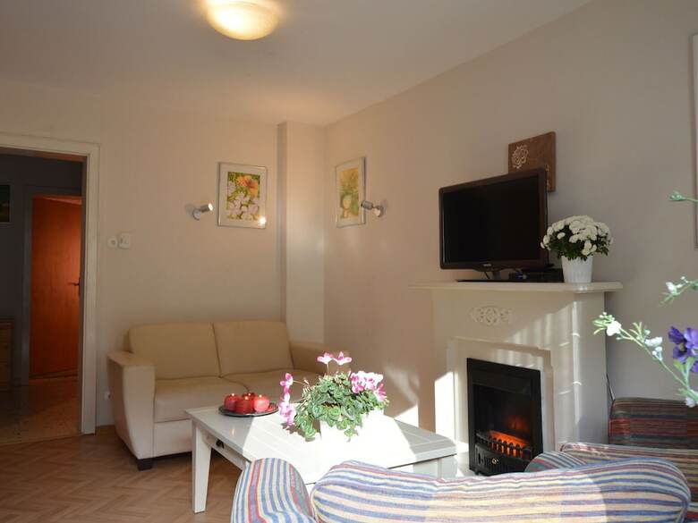 Comfy Holiday Home In Veldenz With Parking