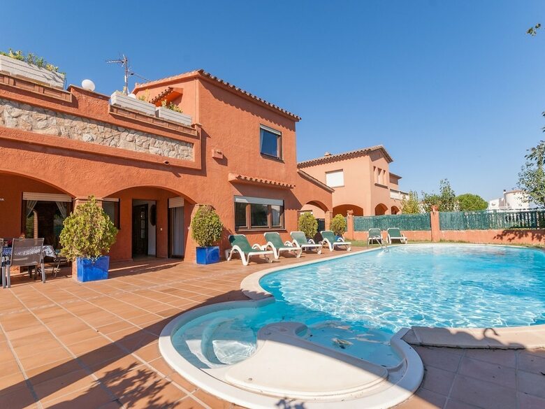 Cozy Holiday Home In Girona With Swimming Pool