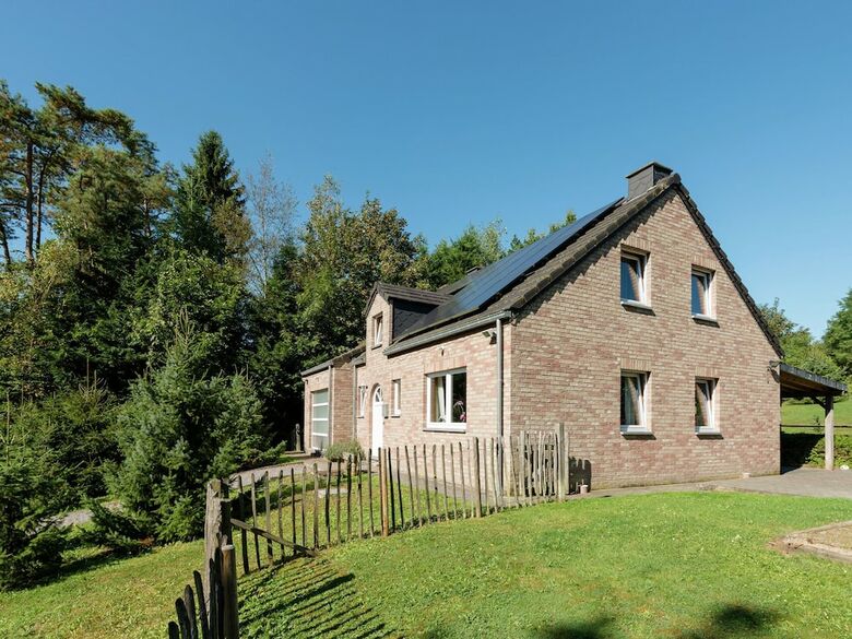 Villa With Jacuzzi And Sauna In A Very Quiet Spot
