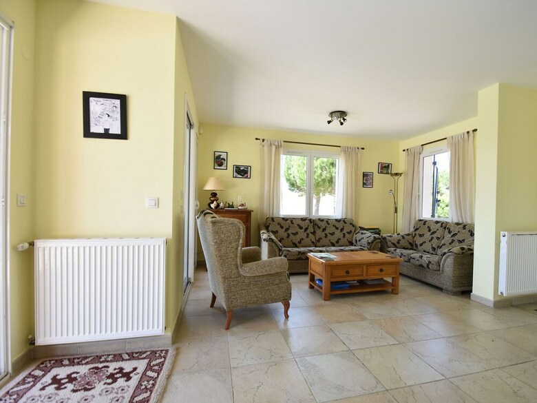 Spacious Villa Near Villemoustaussou With Pool