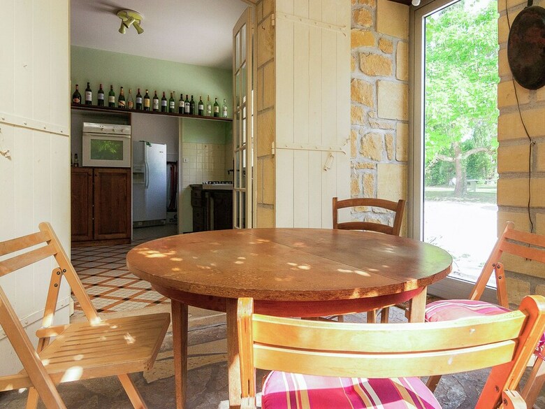 Attractive Villa In V�lines With Private Garden