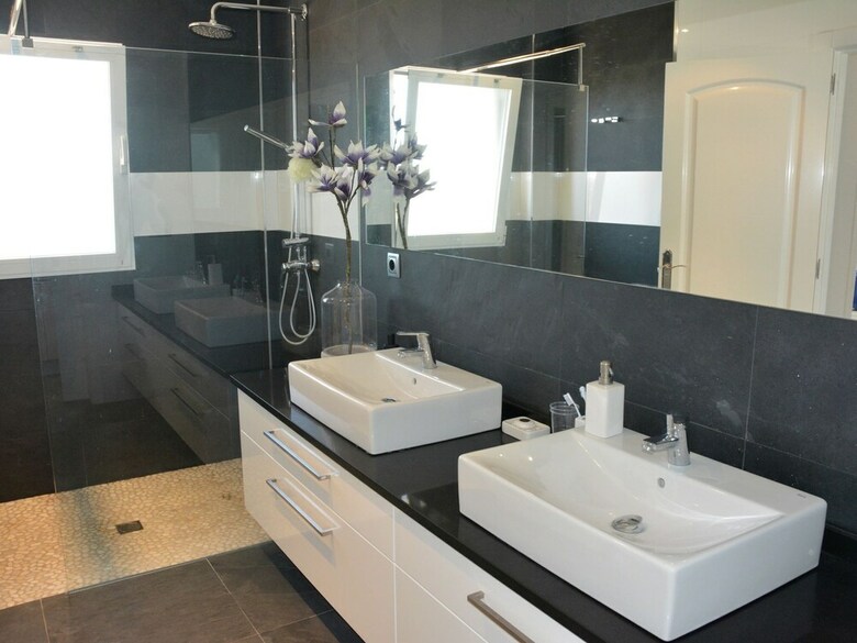 Stunning Detached Villa With Private Pool And Clear View Over Calpe