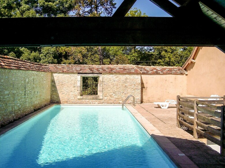 Heritage Holiday Home In Mayac With Pool