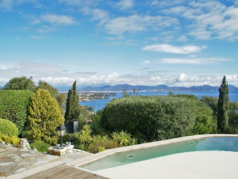 Affluent Villa In Les Issambres With Pool And Panoramic Seaview