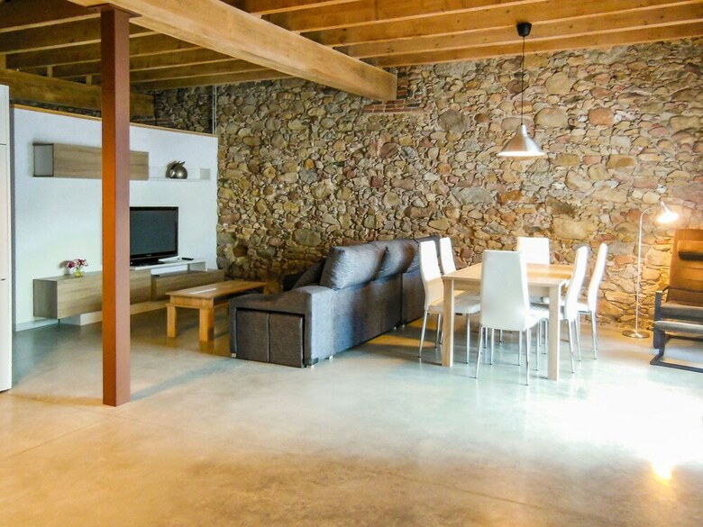Authentic, Modern And Wheelchair Friendly Holiday Home With Private Pool