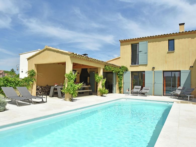 Lavish Villa In Malauc�ne With Private Garden