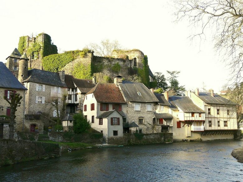 Charming Cottage In Ladignac-le-long With Garden