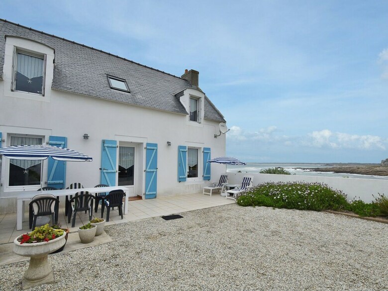 Nice House A Stone's Throw Away From The Strong Rocky Coast