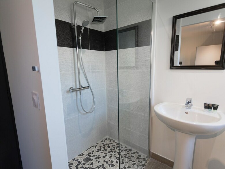 Luxury Villa In Aigne With Swimming Pool