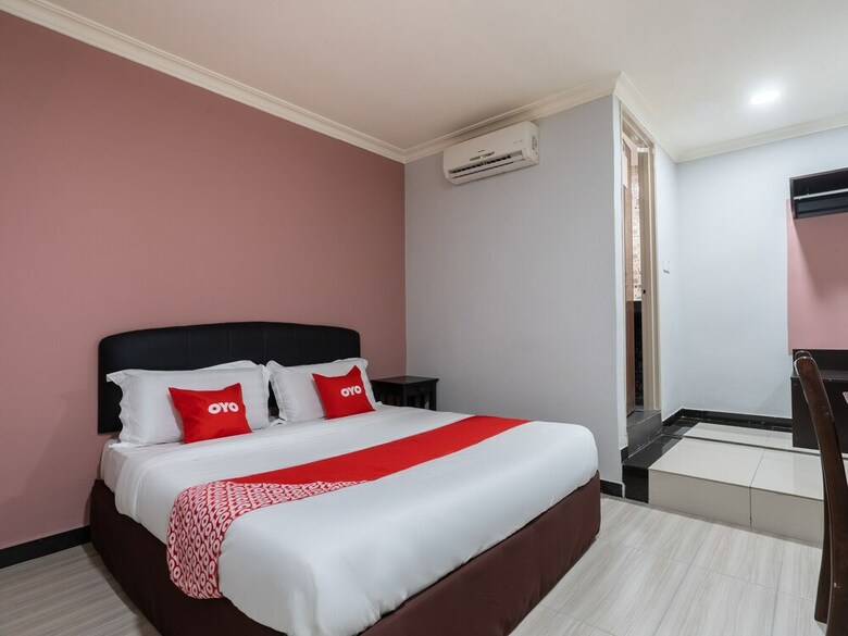 Oyo 89844 Green Villa Hotel
