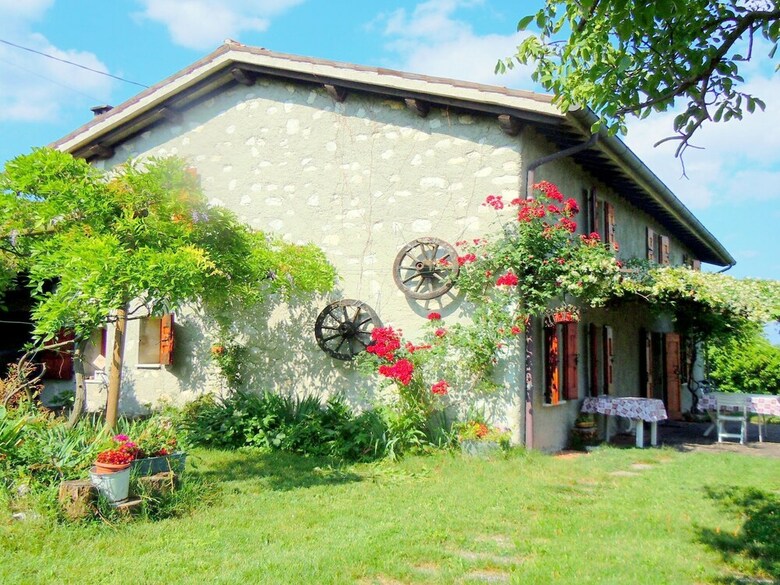 Cozy Detached House, Wide Garden, Wifi