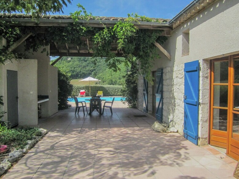Villa Cosy Holiday Home With Shared Heated Pool And Stunning Views