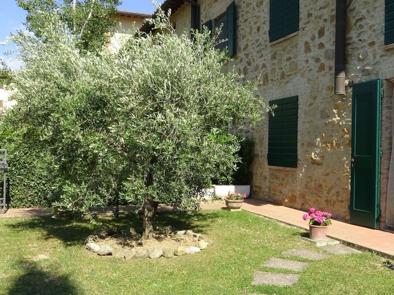 Well Kept Property With Garden With Lovely Panorama
