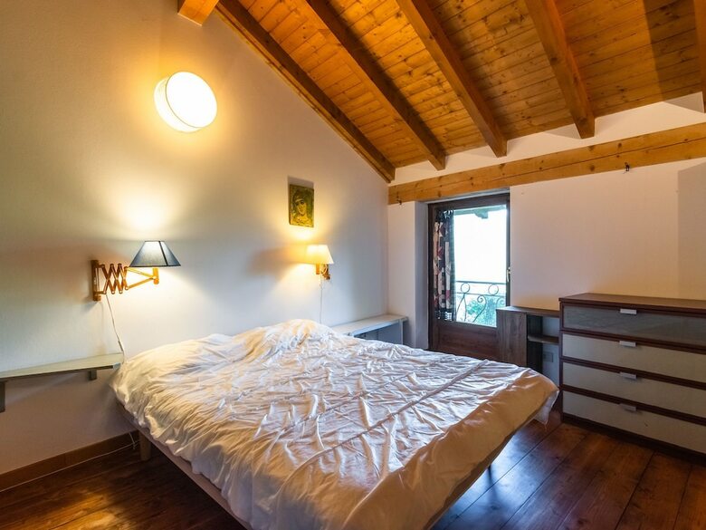 Authentic Rural House, 200 Mt Form The Parking