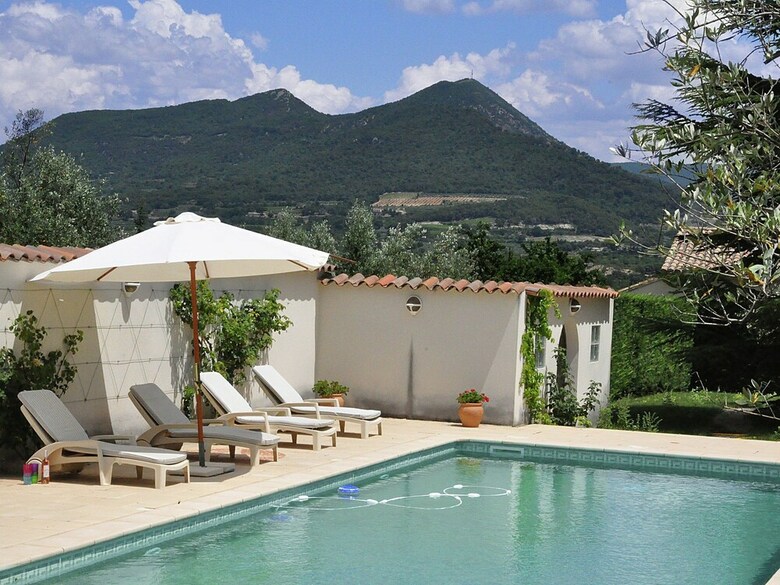 Villa With Private Pool And Splendid View On The Mont Ventoux
