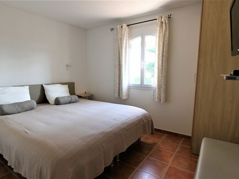 Cosy Holiday Home In Arles With Pool