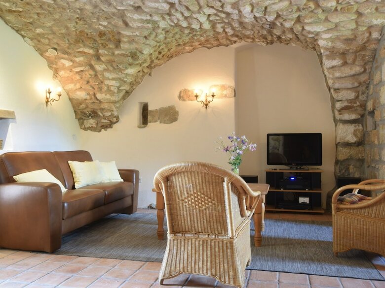 Restful Villa In Largenti�re With Swimming Pool