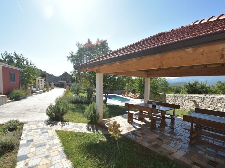 Luxurious Villa With Private Pool In Trilj, Dalmatia