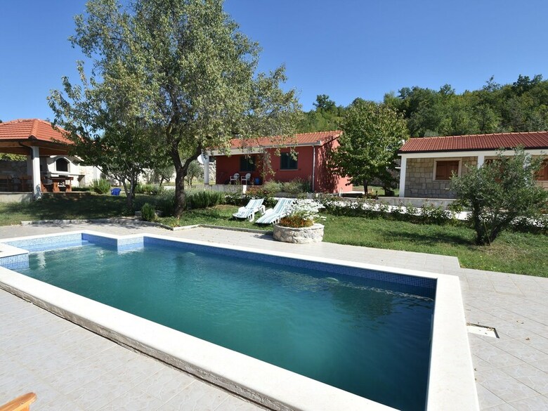 Luxurious Villa With Private Pool In Trilj, Dalmatia