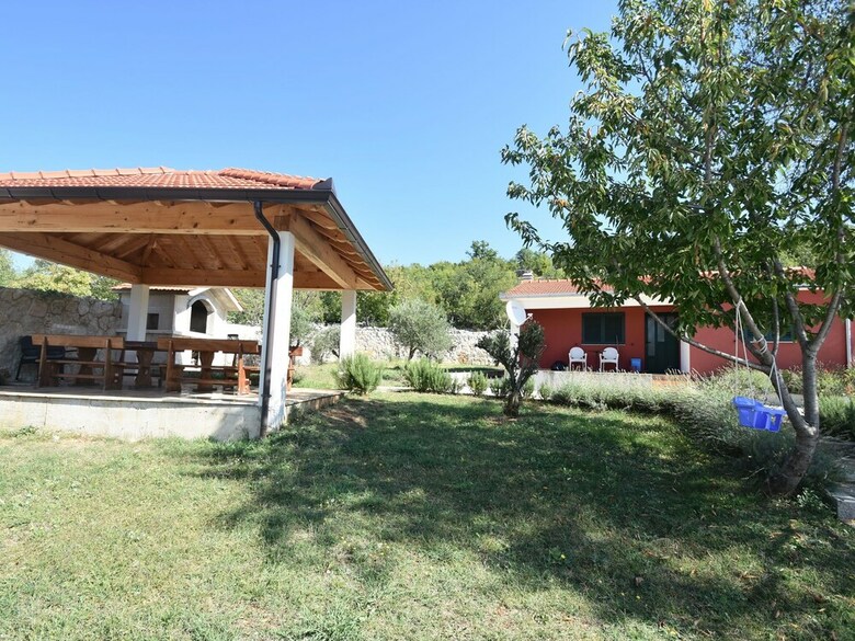 Luxurious Villa With Private Pool In Trilj, Dalmatia