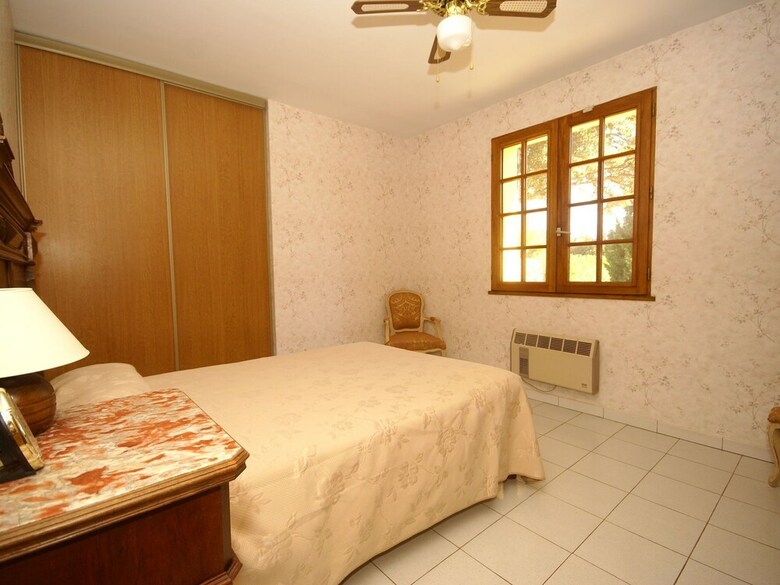Cozy Villa In Sorgues With Swimming Pool