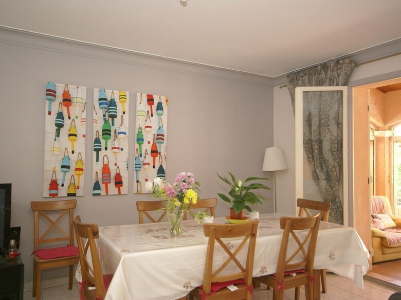 Airconditioned, Spacious Villa In Gar�oult With A Private Pool