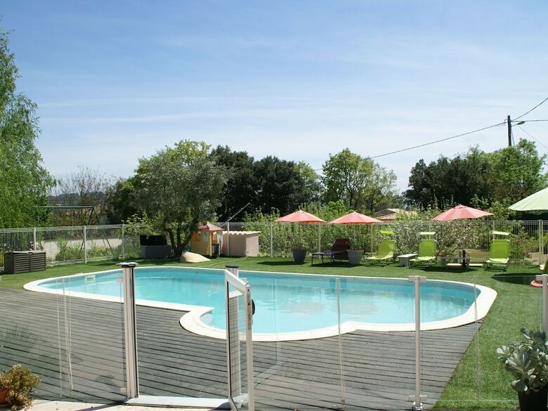 Airconditioned, Spacious Villa In Gar�oult With A Private Pool