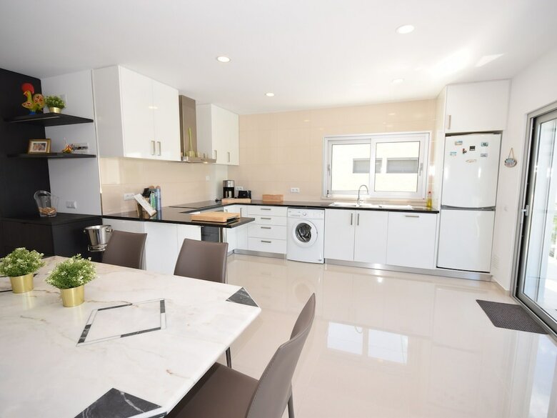 Comfortable Detached Villa With Heated Swimming Pool And Beautiful View