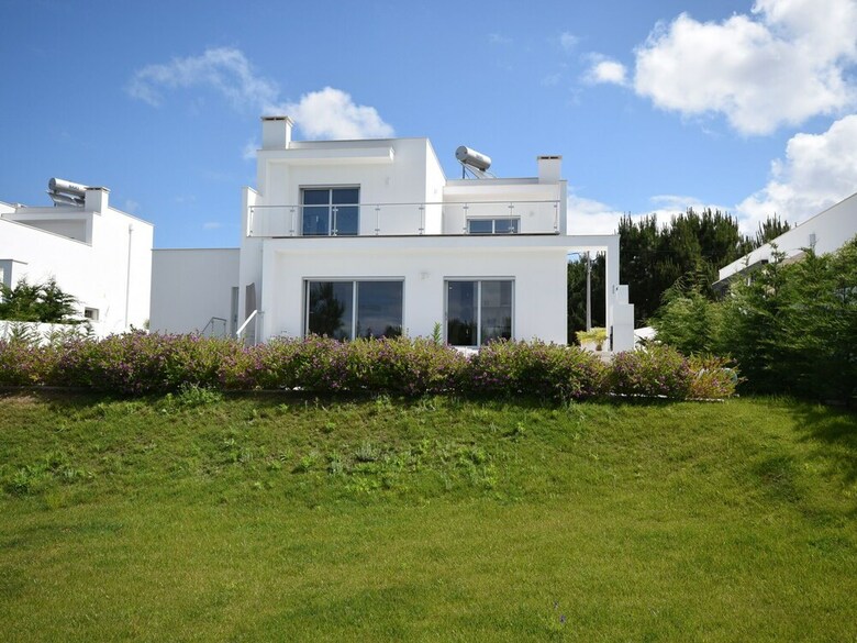 Comfortable Detached Villa With Heated Swimming Pool And Beautiful View