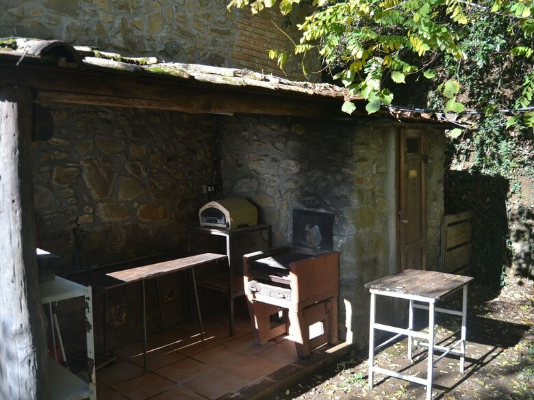 Authentic Colonial Property Set In The Tuscan Hills