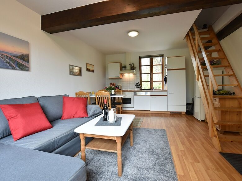 Spacious Apartment In Stove With Waterfront