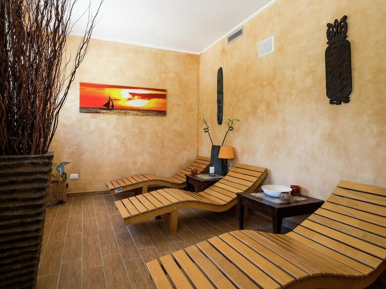 Gorgeous Holiday Home With Jacuzzi, Whirlpool, Pool, Garden