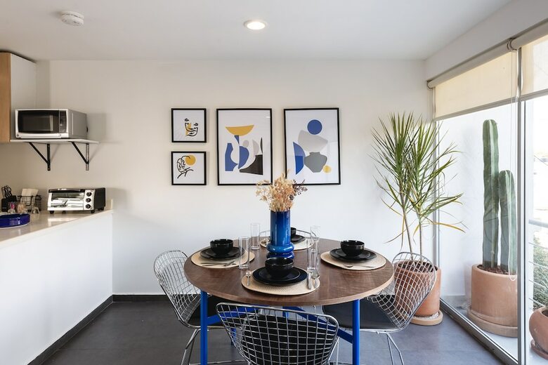 Bright 2br Condesa Apartment With Balcony