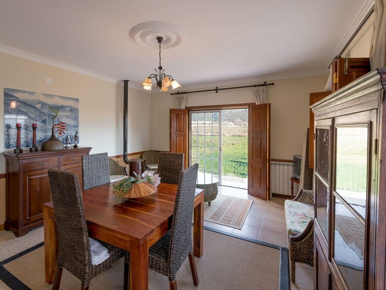 Cozy Cottage In Vila Flor With Swimming Pool