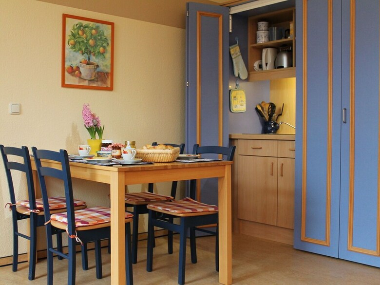 Comely Apartment In K�hlungsborn With Garden