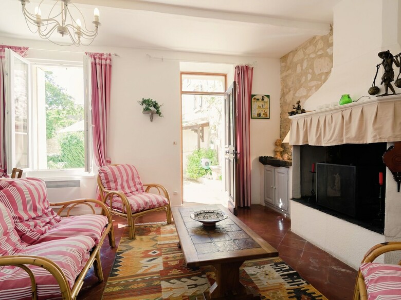 Welcoming Villa With Private Garden In Bages