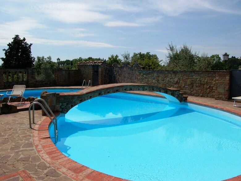 Spacious Cottage With Pool In Arezzo Italy
