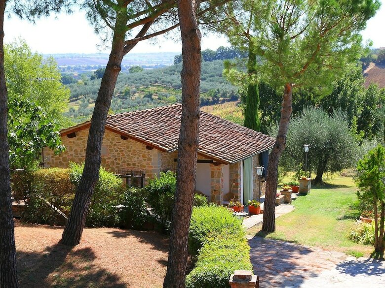 Spacious Cottage With Pool In Arezzo Italy