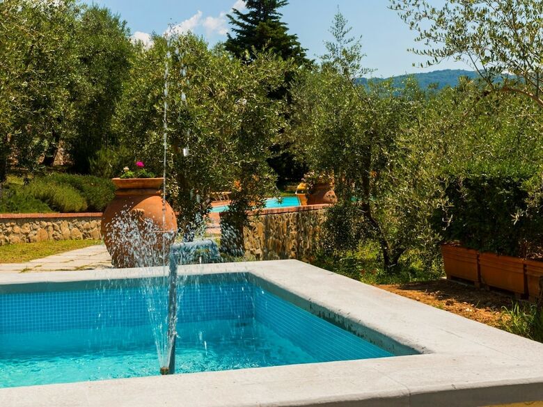 Amazing Farmhouse In Montecatini Terme With Jacuzzi