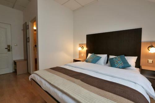 Apartments And Rooms Times Inn