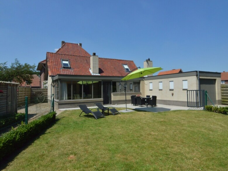 Spacious Holiday Home Near Forest In Peer