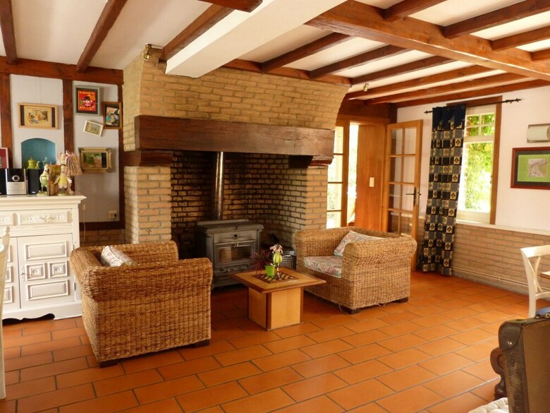 Cozy Holiday Home In Hondschoote With Terrace